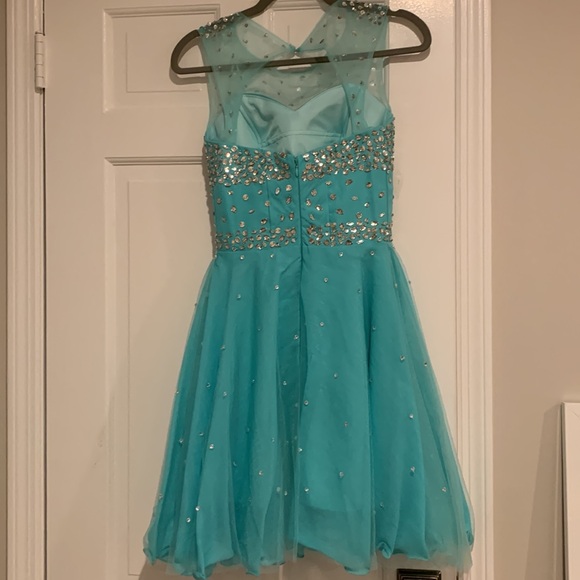 FORMAL DRESS - Picture 2 of 3